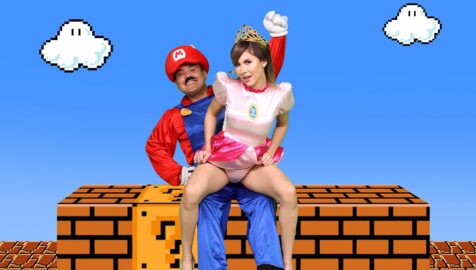 Super Mario porno . Esmeralda Duarte and Kari Cachonda